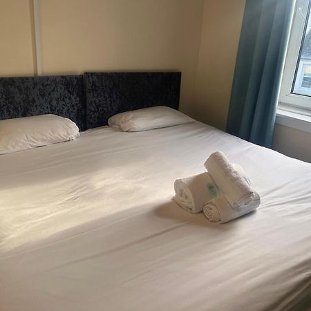 Irvine Riverside Guesthouse By Payman Club Ngoại thất bức ảnh