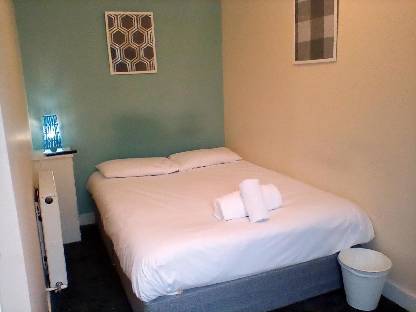 Irvine Riverside Guesthouse By Payman Club Ngoại thất bức ảnh